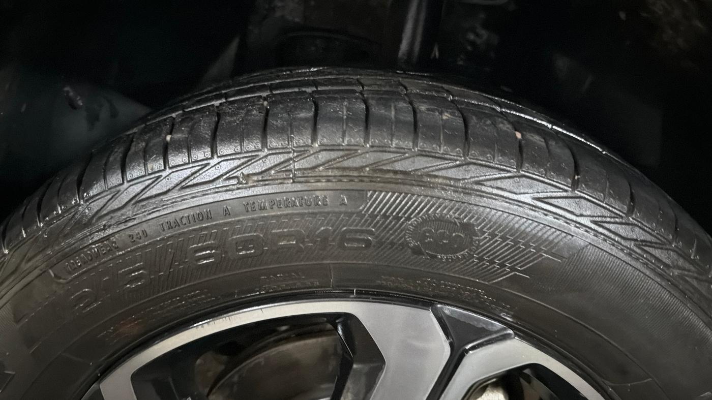 2023 Tata NEXON XZA PLUS LUX SUNROOF KAZIRANGA PETROL, Petrol, Automatic, 21,191 km, Right Front Tyre Tread