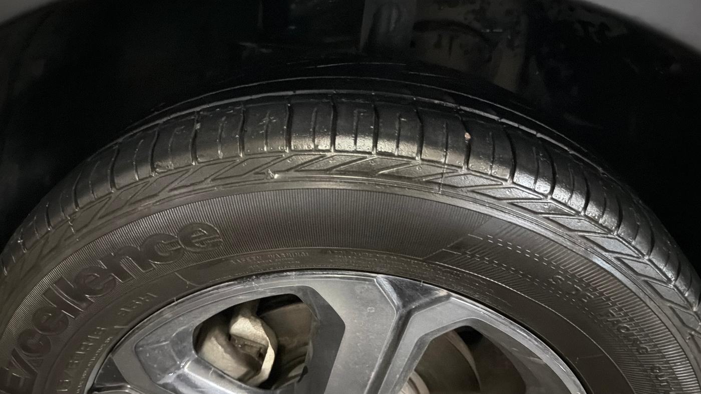 2023 Tata NEXON XZA PLUS LUX SUNROOF KAZIRANGA PETROL, Petrol, Automatic, 21,191 km, Left Front Tyre Tread