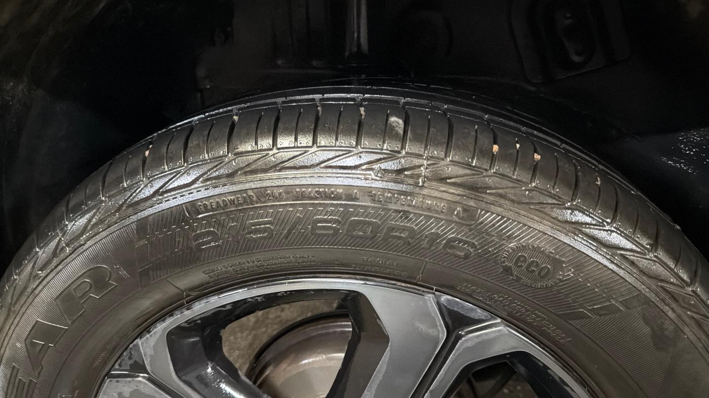 2023 Tata NEXON XZA PLUS LUX SUNROOF KAZIRANGA PETROL, Petrol, Automatic, 21,191 km, Right Rear Tyre Tread