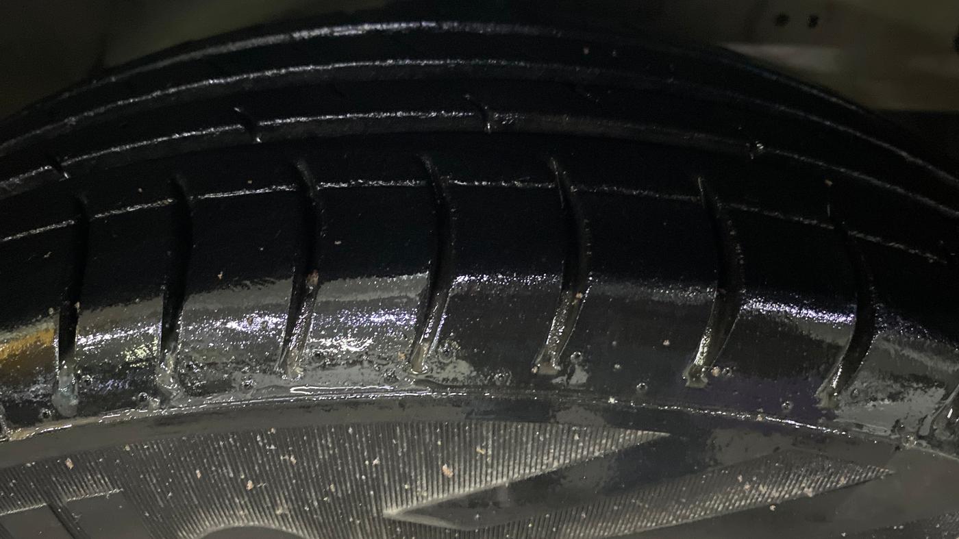 2015 Hyundai Eon ERA +, Petrol, Manual, 1,10,980 km, Right Front Tyre Tread