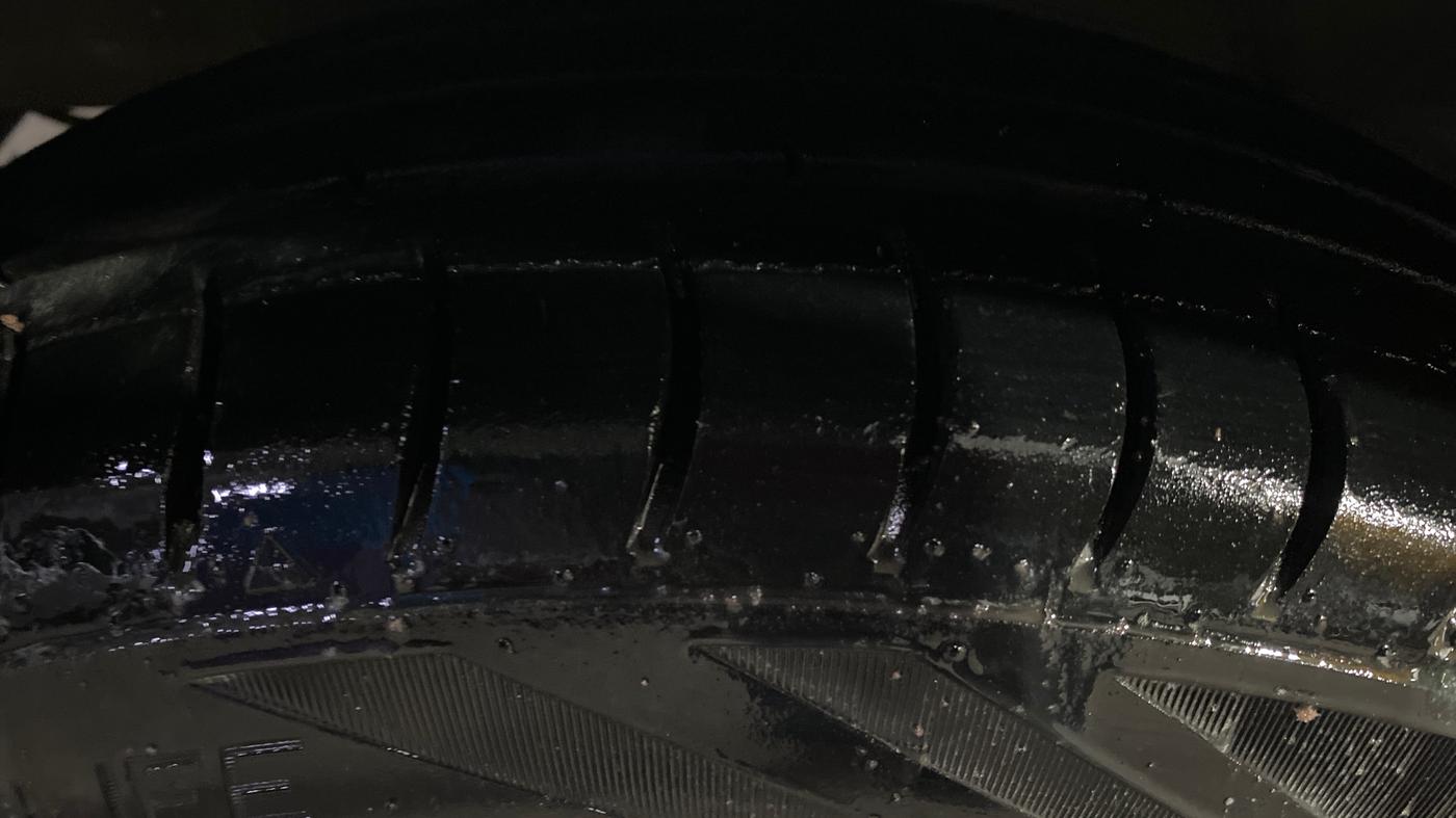 2015 Hyundai Eon ERA +, Petrol, Manual, 1,10,980 km, Left Front Tyre Tread