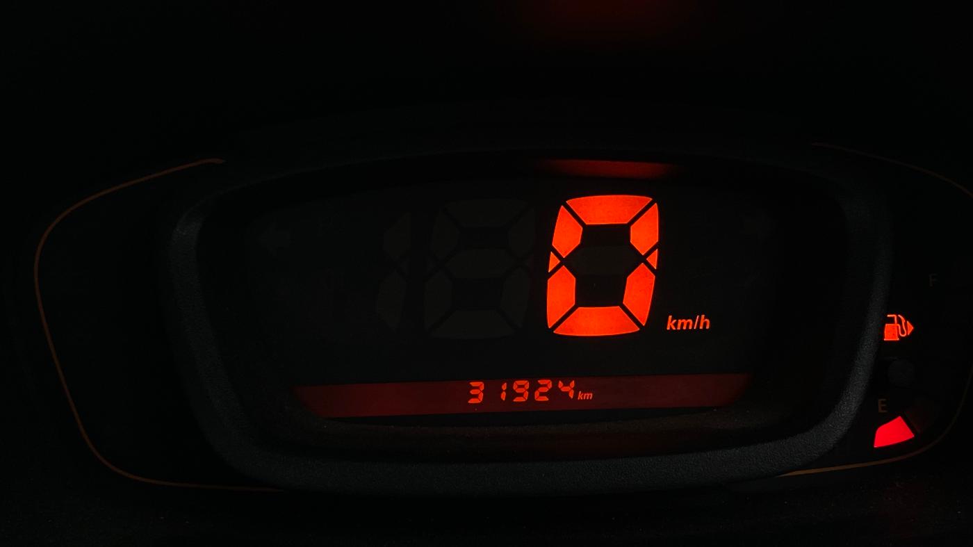 2016 Renault Kwid RXT 0.8, Petrol, Manual, 31,916 km, Odometer Image