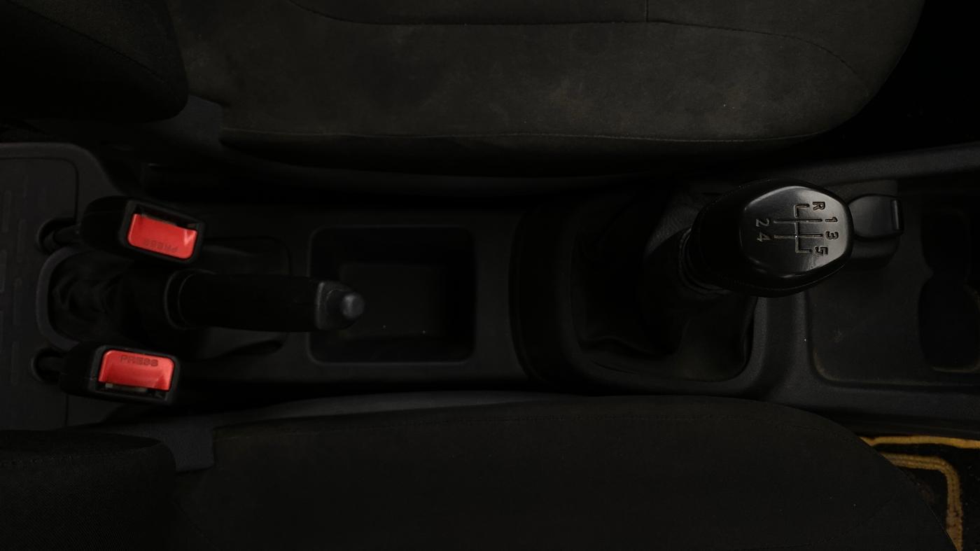 2016 Renault Kwid RXT 0.8, Petrol, Manual, 31,916 km, Gear Lever