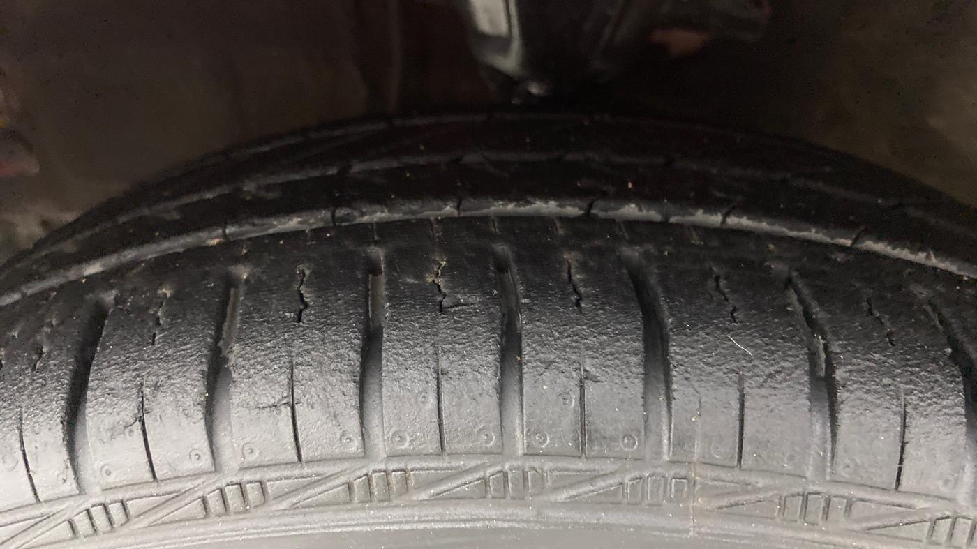 2011 Hyundai i10 SPORTZ 1.2, Petrol, Manual, 75,300 km, Left Front Tyre Tread