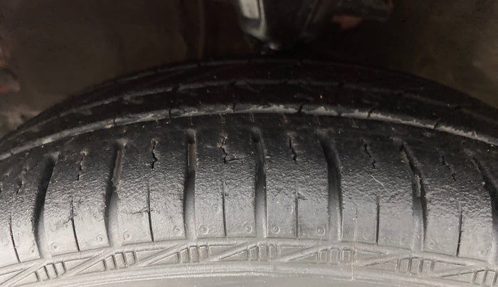 2011 Hyundai i10 SPORTZ 1.2, Petrol, Manual, 75,300 km, Left Front Tyre Tread