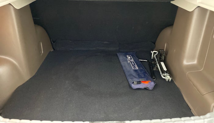 2016 Renault Duster RXL PETROL 104, Petrol, Manual, 21,336 km, Boot Inside