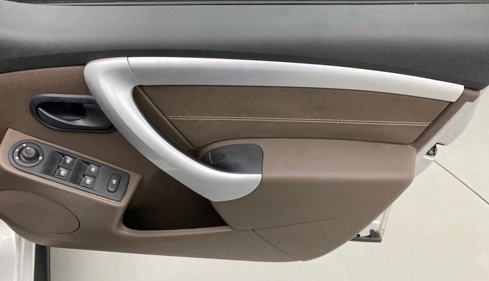 2016 Renault Duster RXL PETROL 104, Petrol, Manual, 21,336 km, Driver Side Door Panels Control