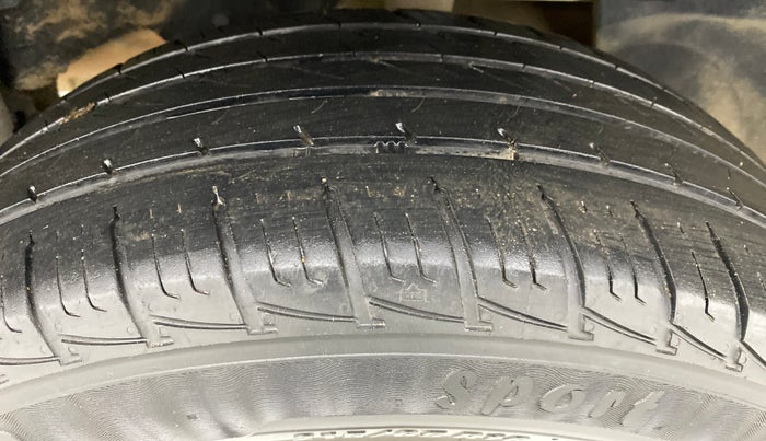 2016 Renault Duster RXL PETROL 104, Petrol, Manual, 21,336 km, Left Rear Tyre Tread