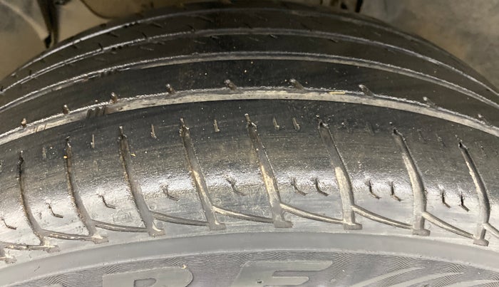 2016 Renault Duster RXL PETROL 104, Petrol, Manual, 21,336 km, Left Front Tyre Tread