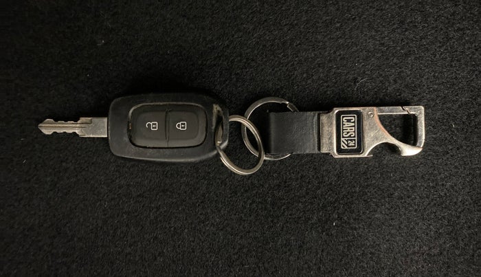 2016 Renault Duster RXL PETROL 104, Petrol, Manual, 21,336 km, Key Close Up