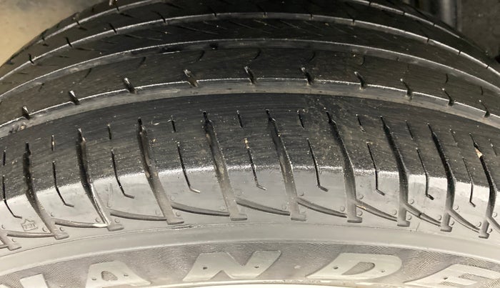 2016 Renault Duster RXL PETROL 104, Petrol, Manual, 21,336 km, Right Rear Tyre Tread