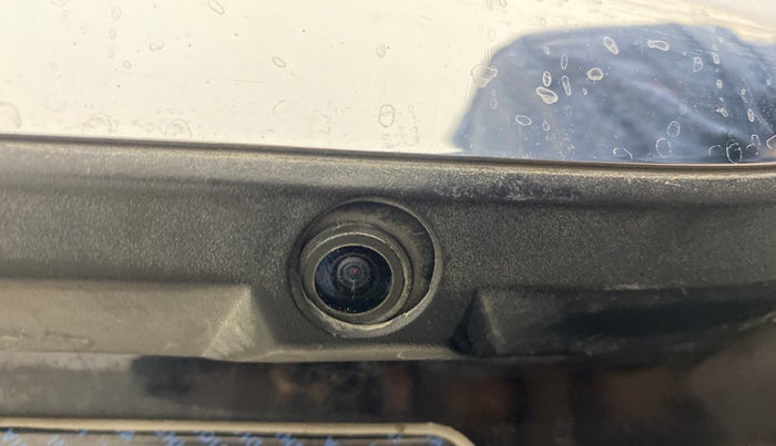 2017 Mahindra XUV500 W10 AT, Diesel, Automatic, 1,11,323 km, Parking Camera