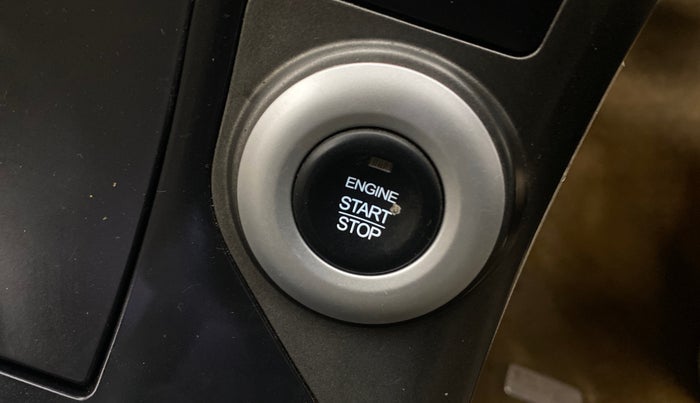 2017 Mahindra XUV500 W10 AT, Diesel, Automatic, 1,11,323 km, Keyless Start/ Stop Button