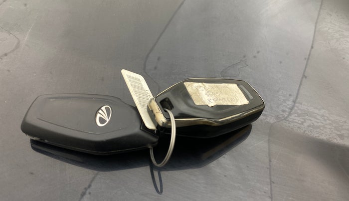 2017 Mahindra XUV500 W10 AT, Diesel, Automatic, 1,11,323 km, Key Close Up