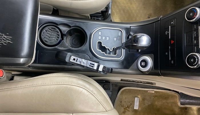 2017 Mahindra XUV500 W10 AT, Diesel, Automatic, 1,11,323 km, Gear Lever