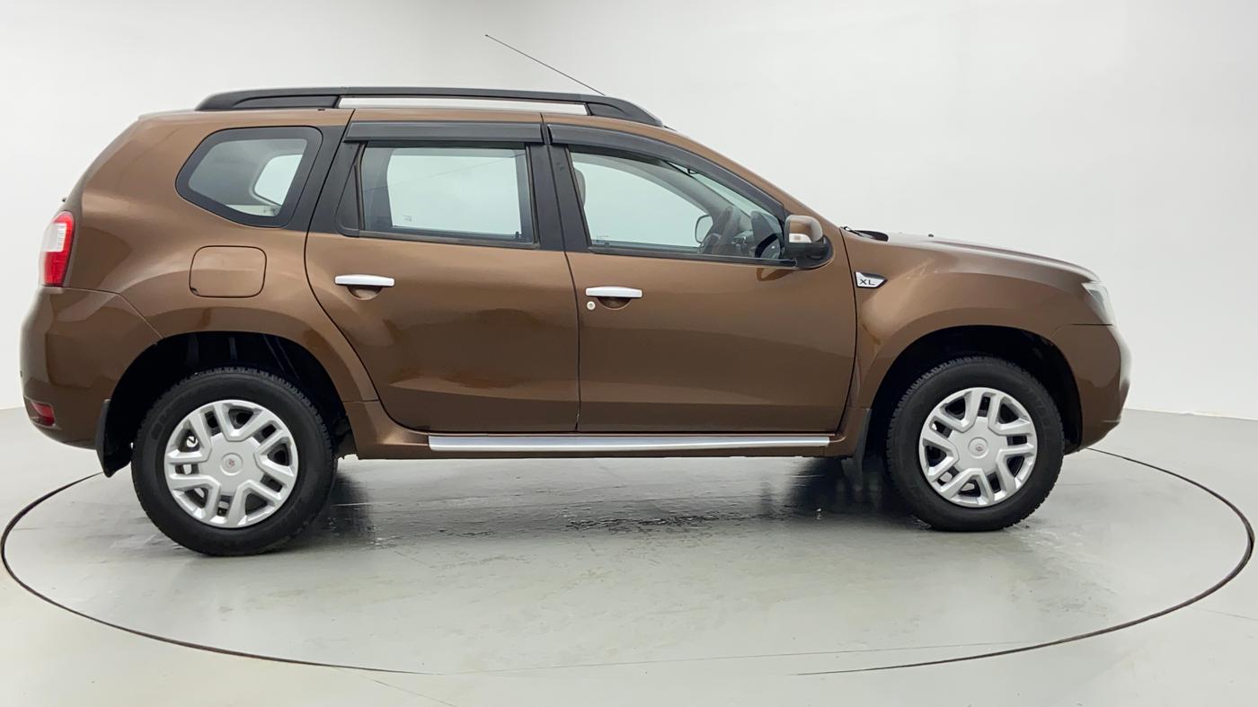 2017 Nissan Terrano XL P, Petrol, Manual, 62,882 km, Right Side View