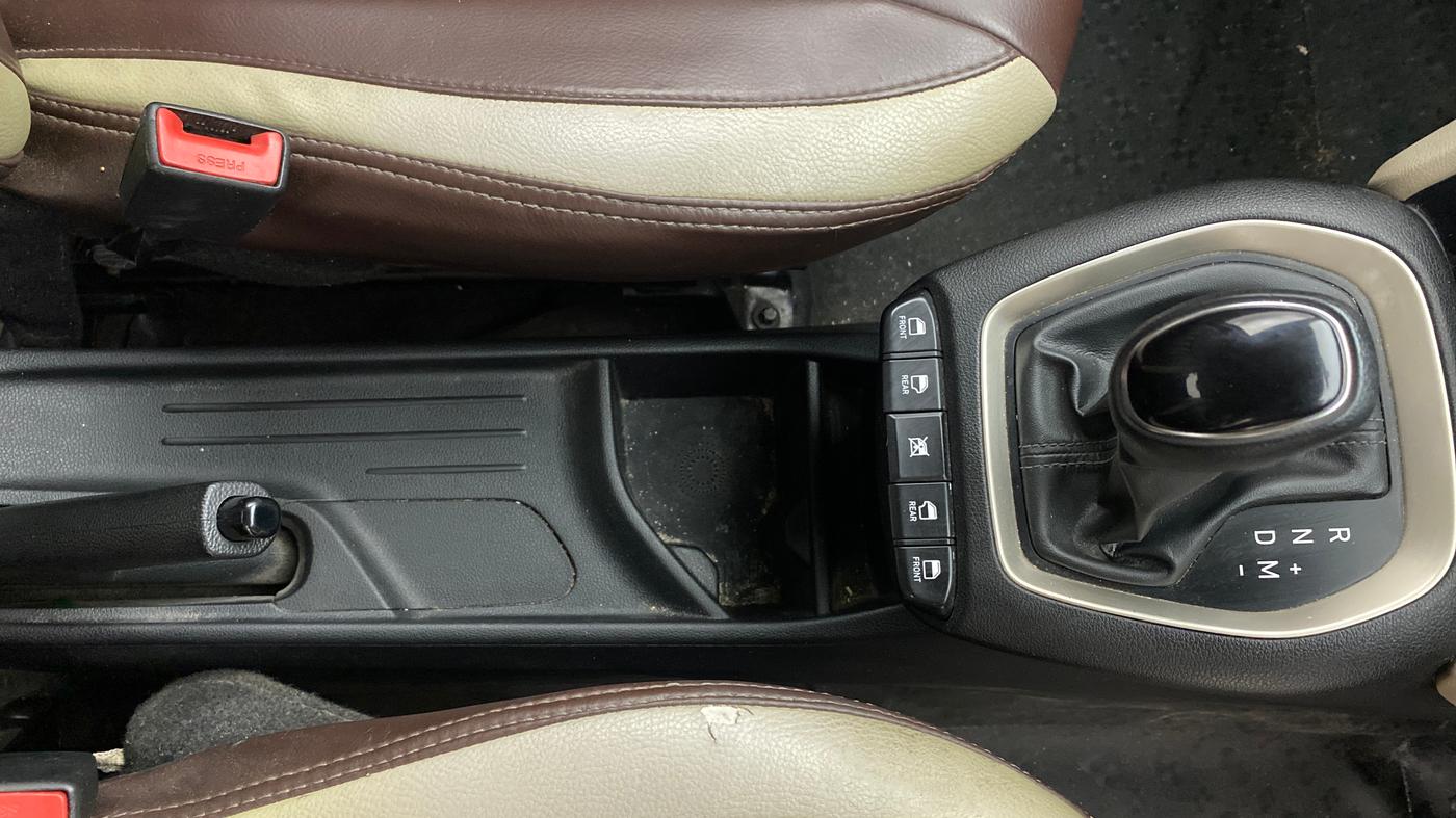 2019 Hyundai NEW SANTRO SPORTZ AMT, Petrol, Automatic, 72,495 km, Gear Lever
