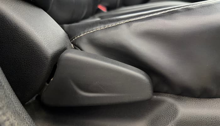 2020 Renault Kwid NEOTECH RXL 1.0 AMT, Petrol, Automatic, 76,971 km, Driver Side Adjustment Panel