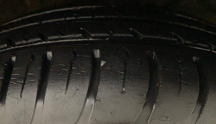 2018 Maruti Dzire VXI, Petrol, Manual, 21,516 km, Right Front Tyre Tread