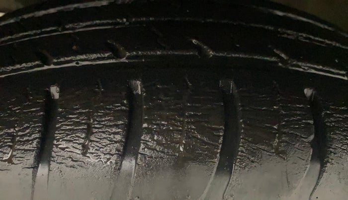 2018 Maruti Dzire VXI, Petrol, Manual, 21,516 km, Left Front Tyre Tread