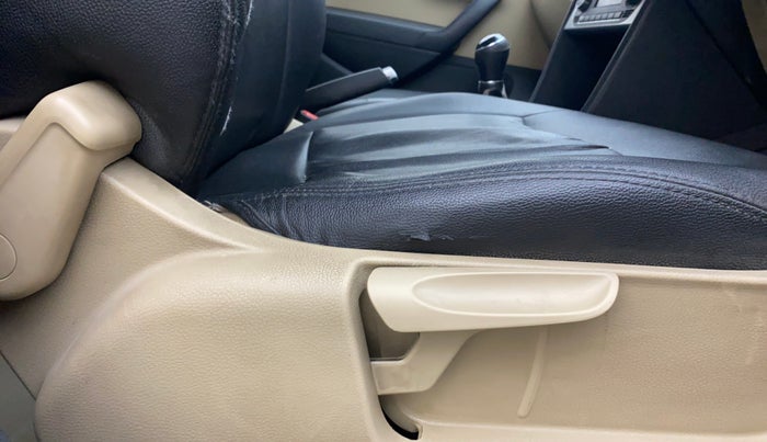 2015 Volkswagen Polo HIGHLINE1.5L, Diesel, Manual, 1,43,737 km, Driver Side Adjustment Panel