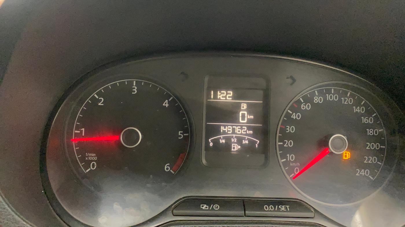 2015 Volkswagen Polo HIGHLINE1.5L, Diesel, Manual, 1,43,843 km, Odometer Image
