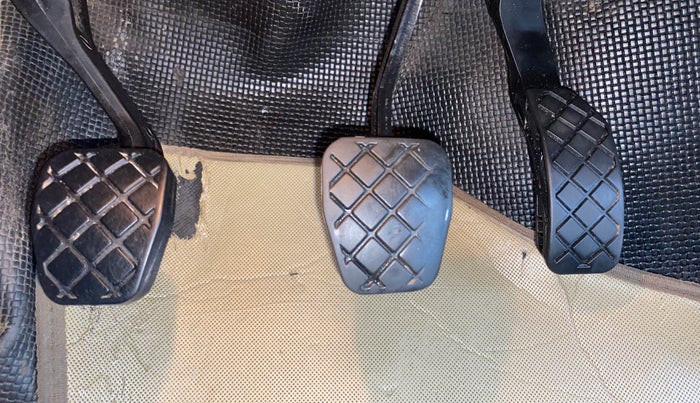 2015 Volkswagen Polo HIGHLINE1.5L, Diesel, Manual, 1,43,737 km, Pedals