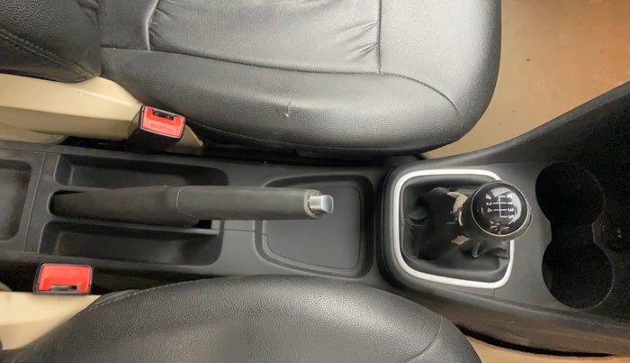 2015 Volkswagen Polo HIGHLINE1.5L, Diesel, Manual, 1,43,737 km, Gear Lever