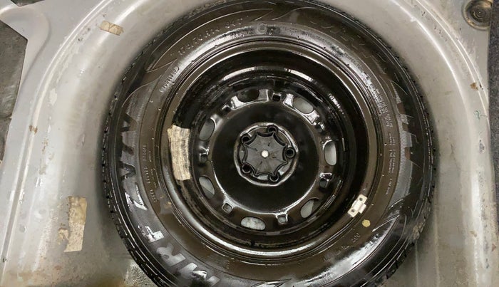 2015 Volkswagen Polo HIGHLINE1.5L, Diesel, Manual, 1,43,737 km, Spare Tyre