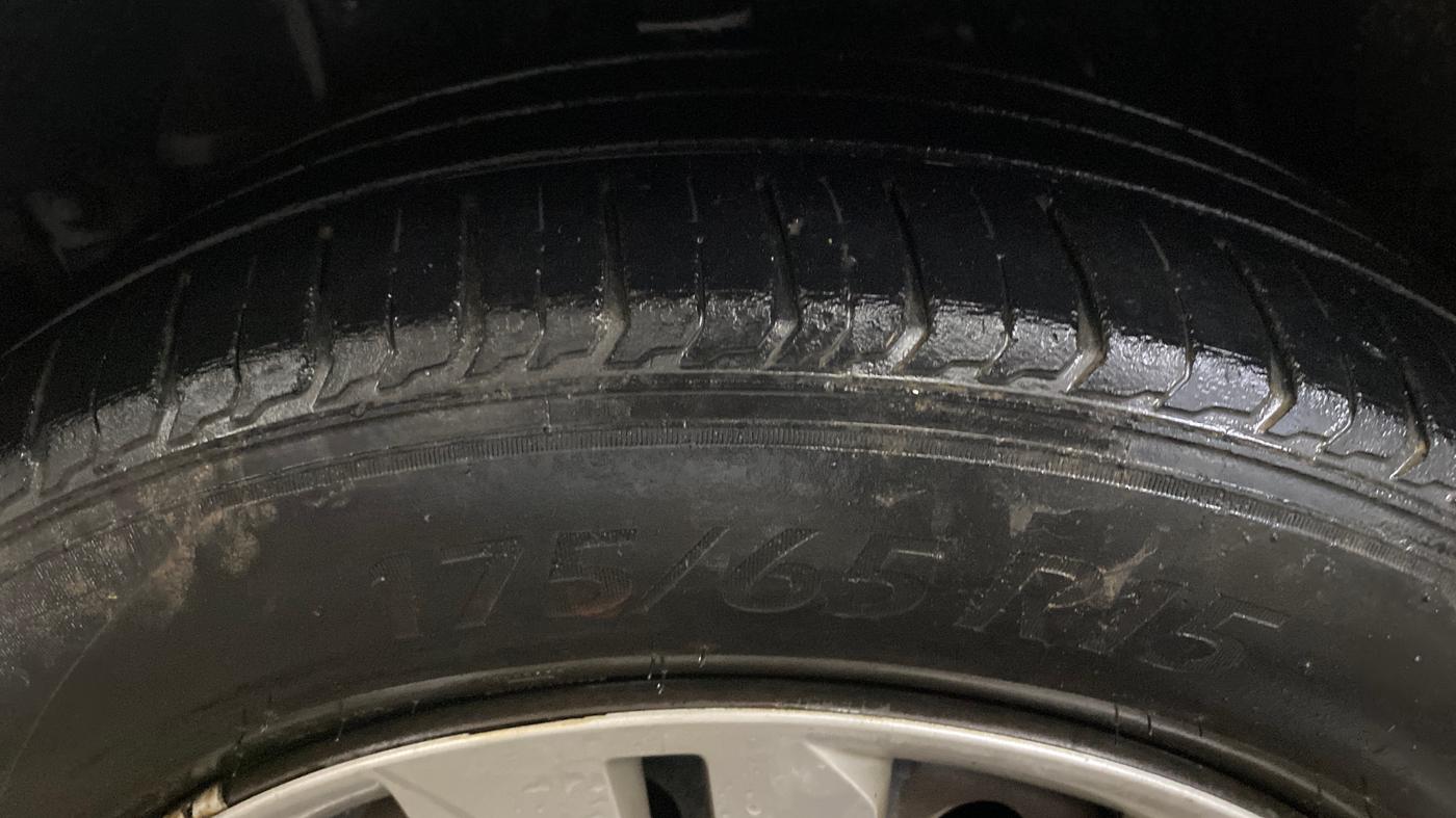 2015 Honda City 1.5L I-VTEC SV, Petrol, Manual, 1,19,821 km, Left Front Tyre Tread