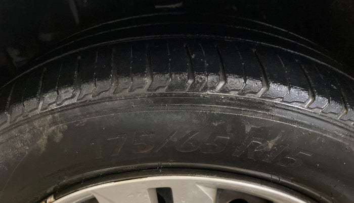 2015 Honda City 1.5L I-VTEC SV, Petrol, Manual, 1,19,821 km, Left Front Tyre Tread