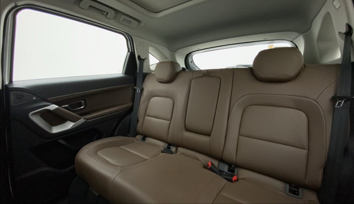 2021 Tata Harrier XZA PLUS 2.0L, Diesel, Automatic, 24,611 km, Right Side Rear Door Cabin