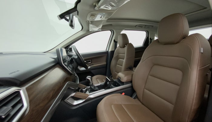 2021 Tata Harrier XZA PLUS 2.0L, Diesel, Automatic, 24,611 km, Right Side Front Door Cabin