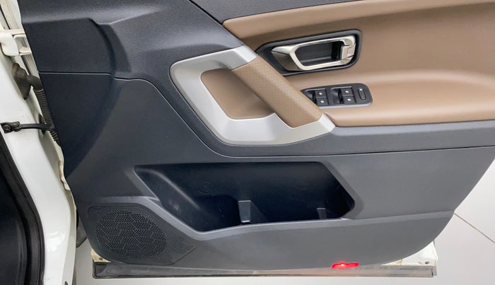 2021 Tata Harrier XZA PLUS 2.0L, Diesel, Automatic, 24,611 km, Driver Side Door Panels Control