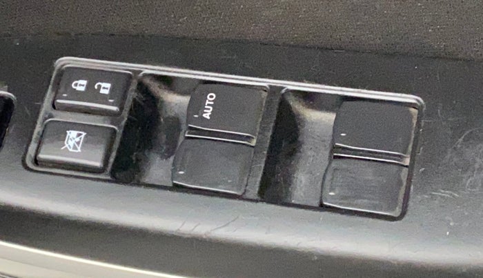 2017 Maruti Baleno DELTA CVT PETROL 1.2, Petrol, Automatic, 39,809 km, Right front window switch / handle - Power window makes minor noise