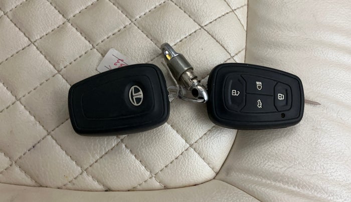 2020 Tata NEXON XZ PLUS PETROL, Petrol, Manual, 41,970 km, Key Close Up