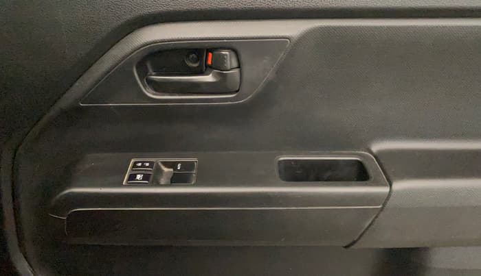 2021 Maruti New Wagon-R LXI CNG (O) 1.0, CNG, Manual, 26,346 km, Driver Side Door Panels Control