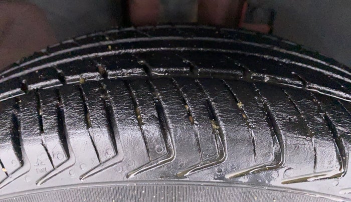 2018 Renault Kwid RXL, Petrol, Manual, 39,111 km, Right Front Tyre Tread