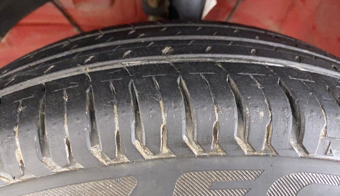 2020 Maruti Swift LXI D, Petrol, Manual, 18,189 km, Left Front Tyre Tread
