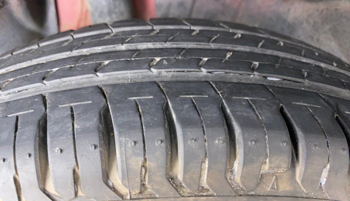 2020 Maruti Swift LXI D, Petrol, Manual, 18,189 km, Right Rear Tyre Tread