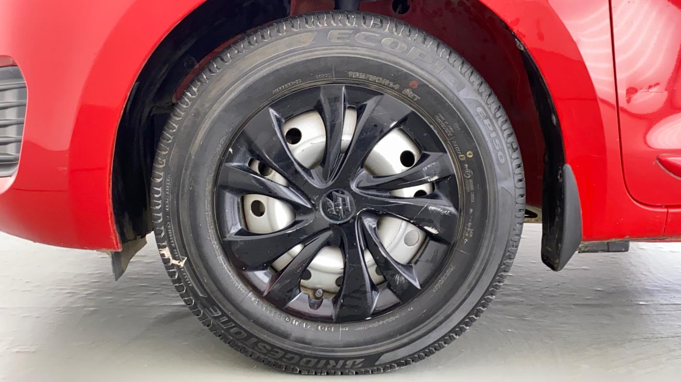 2020 Maruti Swift LXI D, Petrol, Manual, 18,189 km, Left Front Wheel
