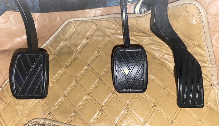 2018 Maruti Ciaz DELTA 1.5 SHVS MT PETROL, Petrol, Manual, 1,11,327 km, Pedals