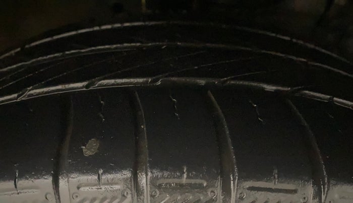 2018 Maruti Ciaz DELTA 1.5 SHVS MT PETROL, Petrol, Manual, 1,11,327 km, Right Front Tyre Tread