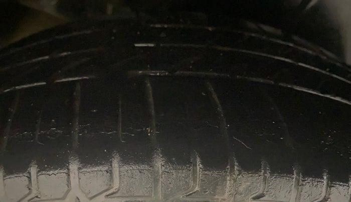 2018 Maruti Ciaz DELTA 1.5 SHVS MT PETROL, Petrol, Manual, 1,11,327 km, Right Rear Tyre Tread