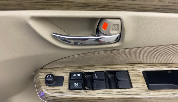 2018 Maruti Ciaz DELTA 1.5 SHVS MT PETROL, Petrol, Manual, 1,11,327 km, Driver Side Door Panels Control