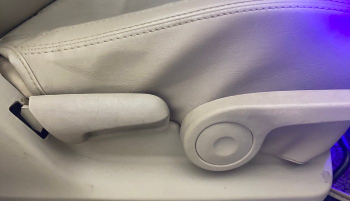 2018 Maruti Ciaz DELTA 1.5 SHVS MT PETROL, Petrol, Manual, 1,11,327 km, Driver Side Adjustment Panel