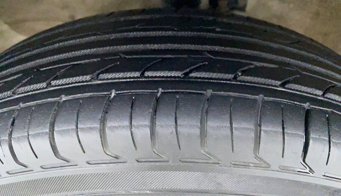 2016 Maruti Wagon R 1.0 LXI CNG, CNG, Manual, 45,999 km, Right Front Tyre Tread