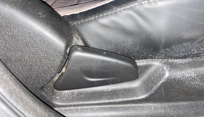 2019 Renault Kwid RXT 0.8 (O), Petrol, Manual, 39,628 km, Driver Side Adjustment Panel