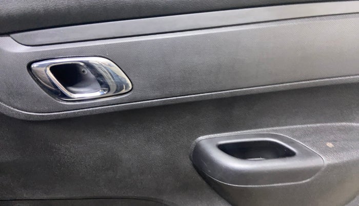 2019 Renault Kwid RXT 0.8 (O), Petrol, Manual, 39,628 km, Driver Side Door Panels Control