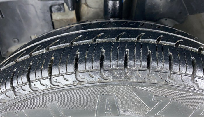 2018 Renault Kwid RXT 1.0 EASY-R AT OPTION, CNG, Automatic, 25,938 km, Left Front Tyre Tread